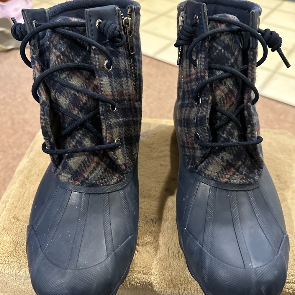 Sperry 7.5 blue duck boots